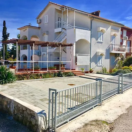 Bright Krk With Balcony And Proximity - One Bedroom *